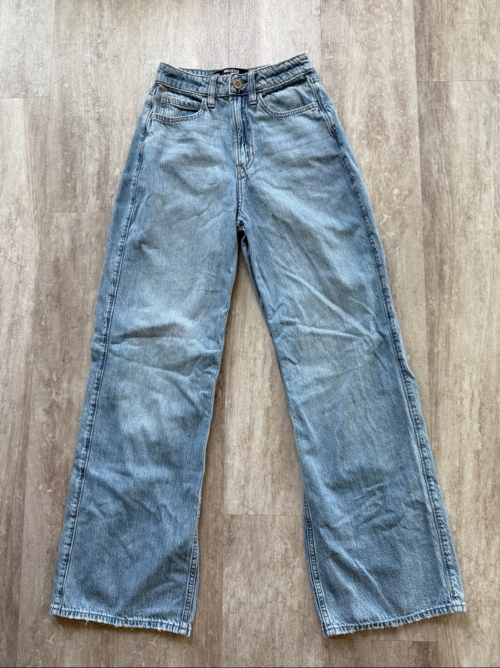 Hollister women’s Ultra High- Rise Baggy jeans